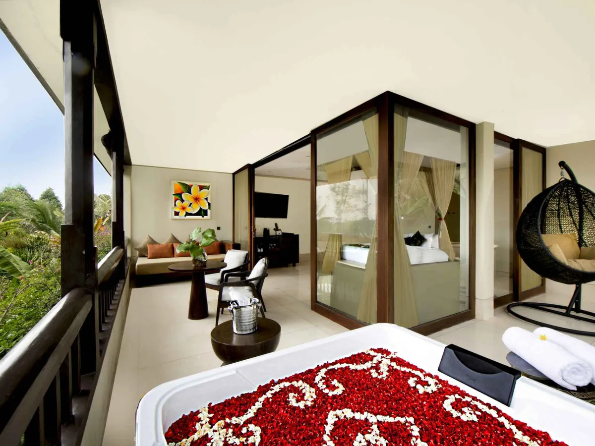 Panoramic Corner Jacuzzi Royal Suite | Nandini Jungle