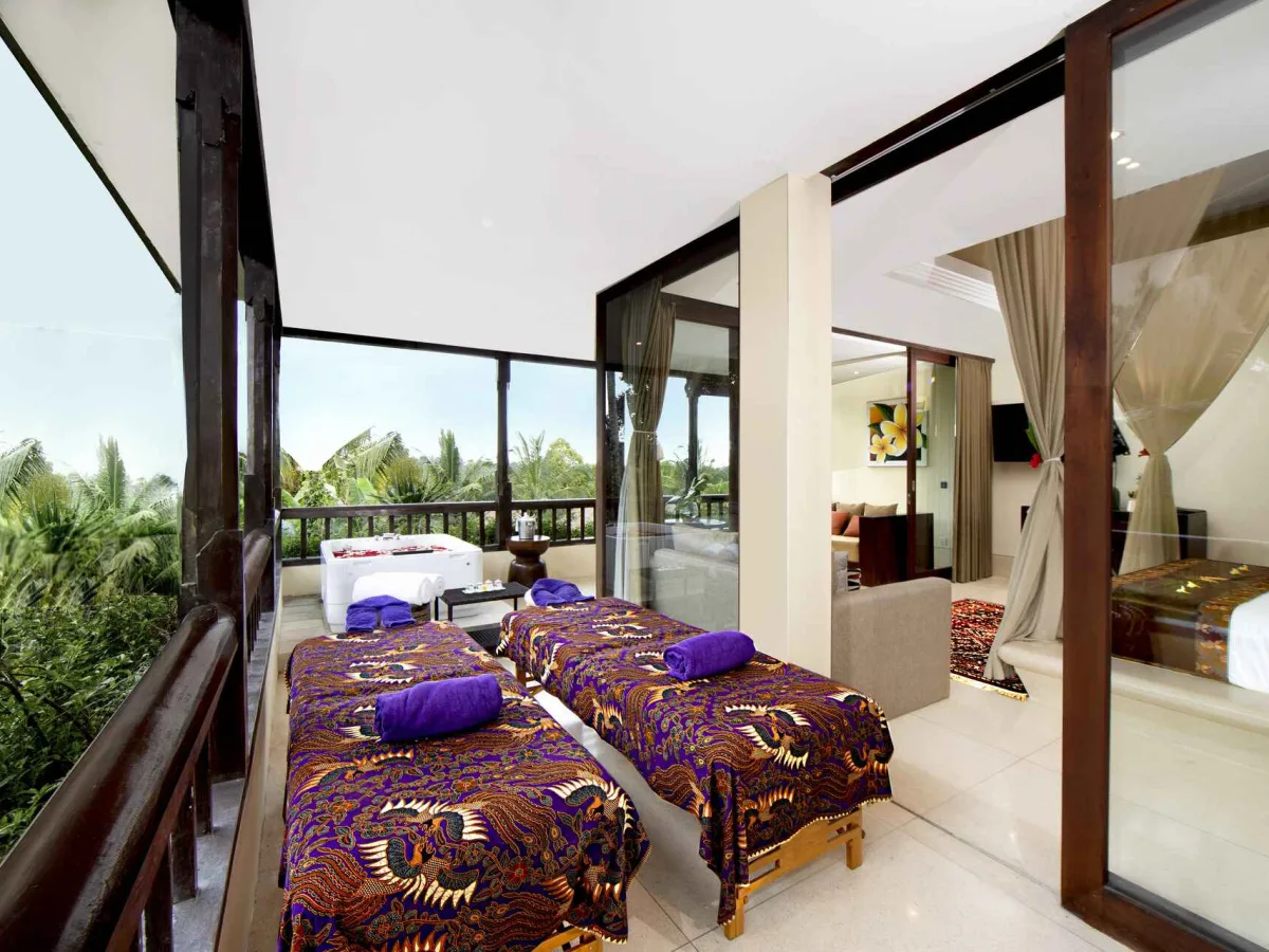 Panoramic Corner Jacuzzi Royal Suite | Nandini Jungle