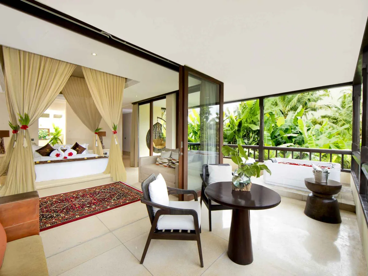 Panoramic Corner Jacuzzi Royal Suite | Nandini Jungle