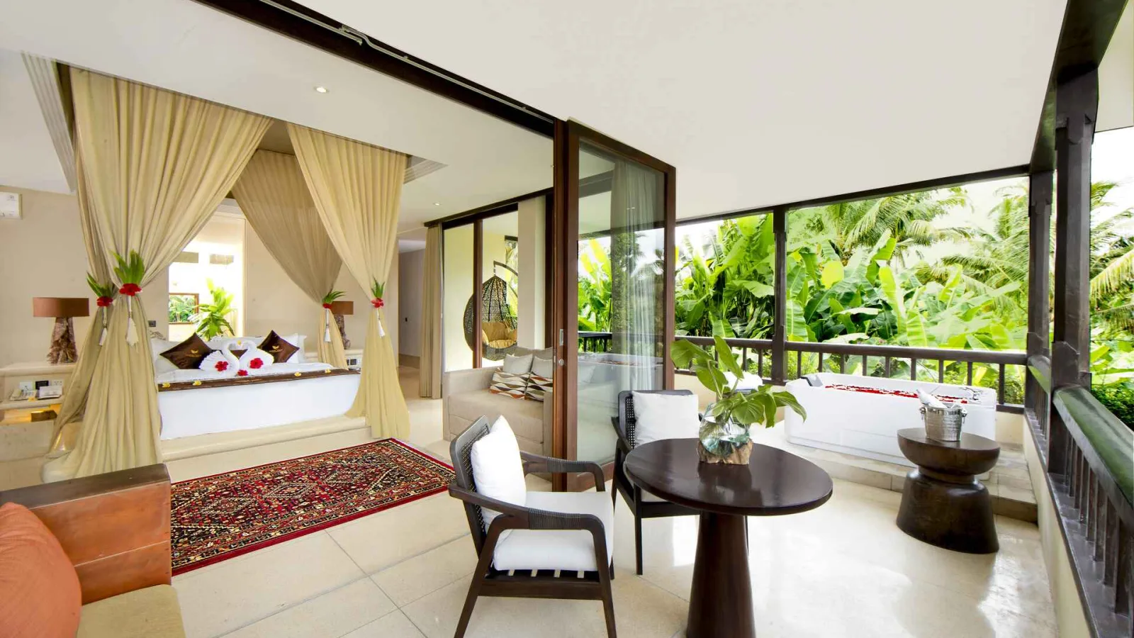 Panoramic Corner Jacuzzi Royal Suite | Nandini Jungle