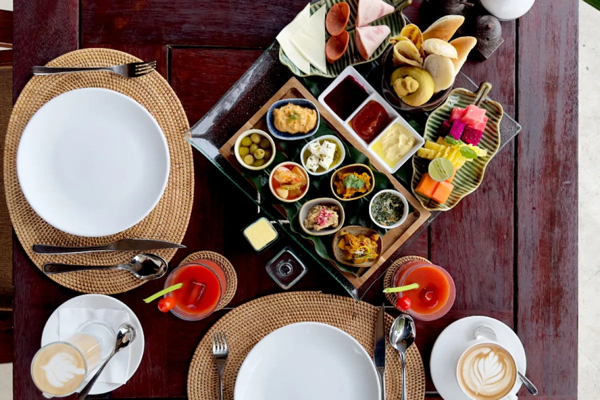A La Carte & Mezze Breakfast